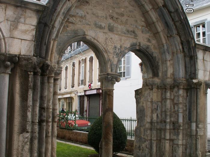 Portail de la Chapelle Saint-Jean à Bagnères de Bigorre